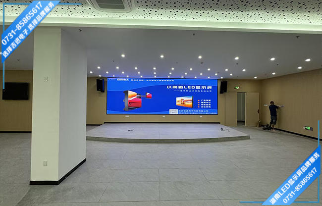 長沙寧鄉縣某中學報告大廳LED顯示屏